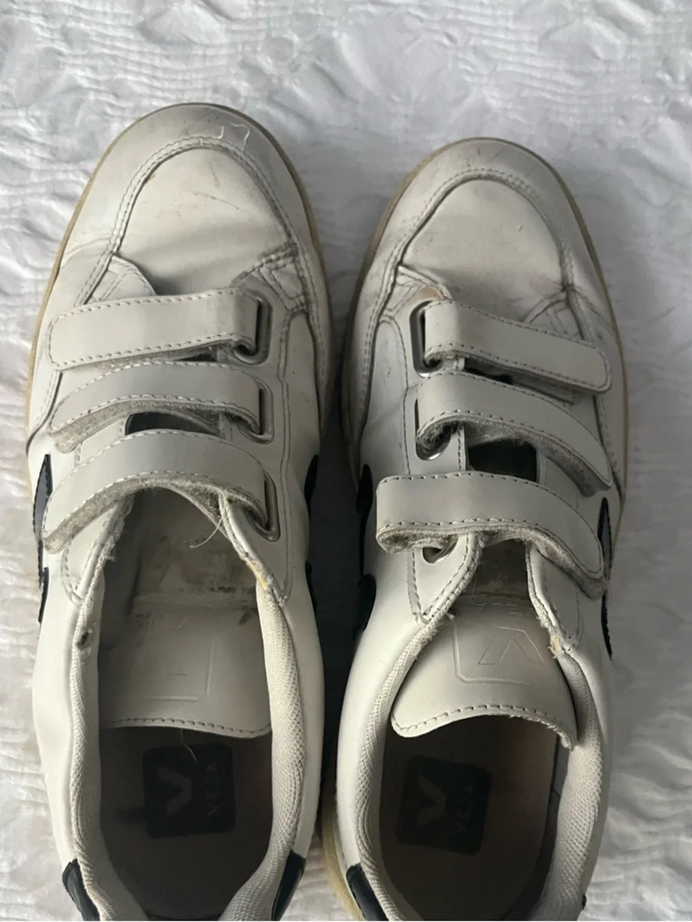 Veja White Sneakers with Black V Logo and Off-White Sole - Picture 4 of 6